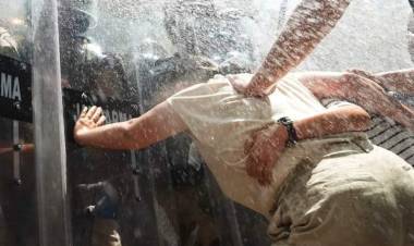 Arabaya Değil Barikata!