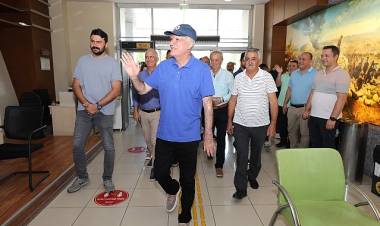 Başkan Engin Görevine Alkışlarla Döndü!