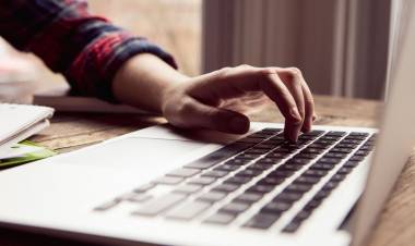 Erkekler Daha Fazla İnternet Kullanıyor Ve E-Ticaret Yapıyor!