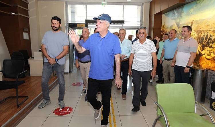 Başkan Engin Görevine Alkışlarla Döndü!