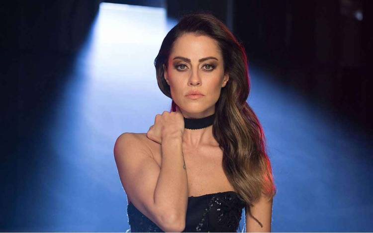 Menderes Zafer Coşkusunu Derya Uluğ İle Kutlayacak!