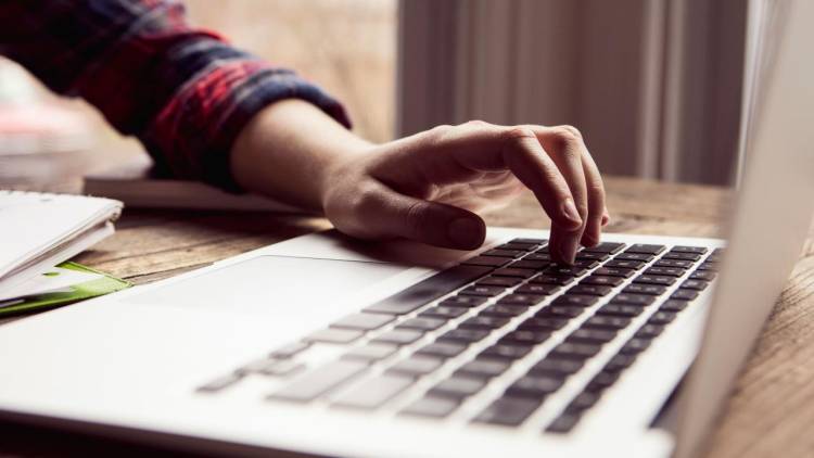 Erkekler Daha Fazla İnternet Kullanıyor Ve E-Ticaret Yapıyor!