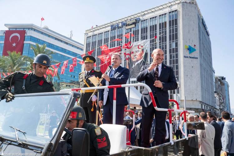 İzmir’de “Zafer” Coşkusu!