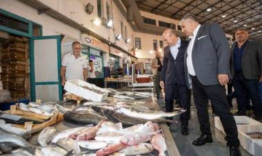 İzmirli Balıkçılar Sezonu Açtı, Siftahı Başkan Soyer Yaptı!