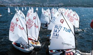 Narlıdere'den Açılan Yelkenler İzmir Körfezinde Görsel Şölen Yaşattı!