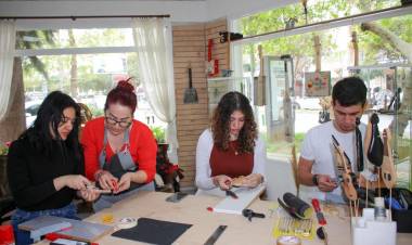 Karşıyaka’da Atıklar Minyatür Müzik Aletine Dönüşüyor!