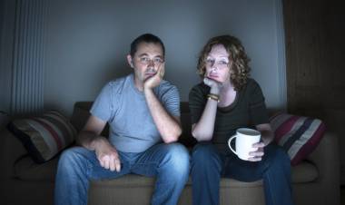 Aşırı Televizyon İzleyenler Daha Uyumlu!