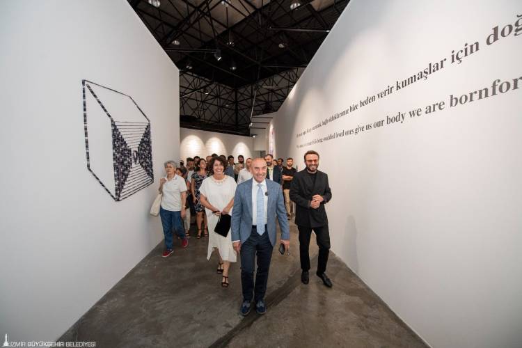 Türkiye’nin İlk Tekstil Bienali İzmir’de Açıldı!