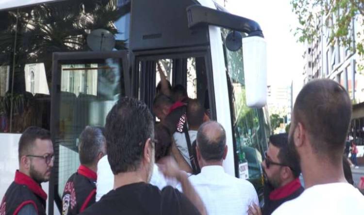 İzmir'de RTÜK Protestosu: 10 Gözaltı!