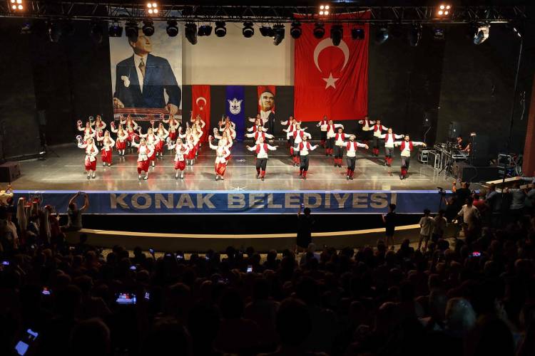 Konak’ta 7’den 77’ye Halk Oyunları Şenliği!