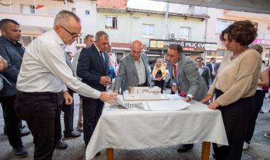 Başkan Soyer’den Beydağ’a 100. yıl armağanı