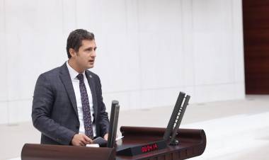 DENİZ YÜCEL: "ÇOCUKLARIN OKUL SAATİNDE CAMİDE OLMASI KABUL EDİLEMEZ"