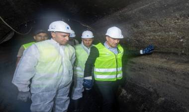 Tunç Soyer yer altında çalışan kanal işçilerini ziyaret etti