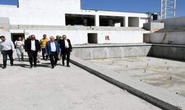 Karabağlar'da Atatürk Gençlik ve Spor Merkezi'nin inşaatı devam ediyor