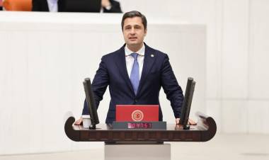 CHP'li Deniz Yücel, Okullardaki Değişiklikleri Danıştay'a Taşıdı