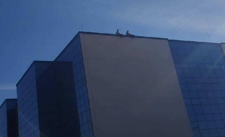 Bayraklı Şehir Hastanesi'nde Olaylı Açılış: Paralarını Alamayan İnşaat İşçileri Eylem Başlattı