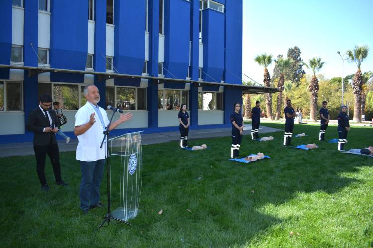 Doç. Dr. Ali Ekşi: "Sadece ellerimizle hayat kurtarabiliriz"